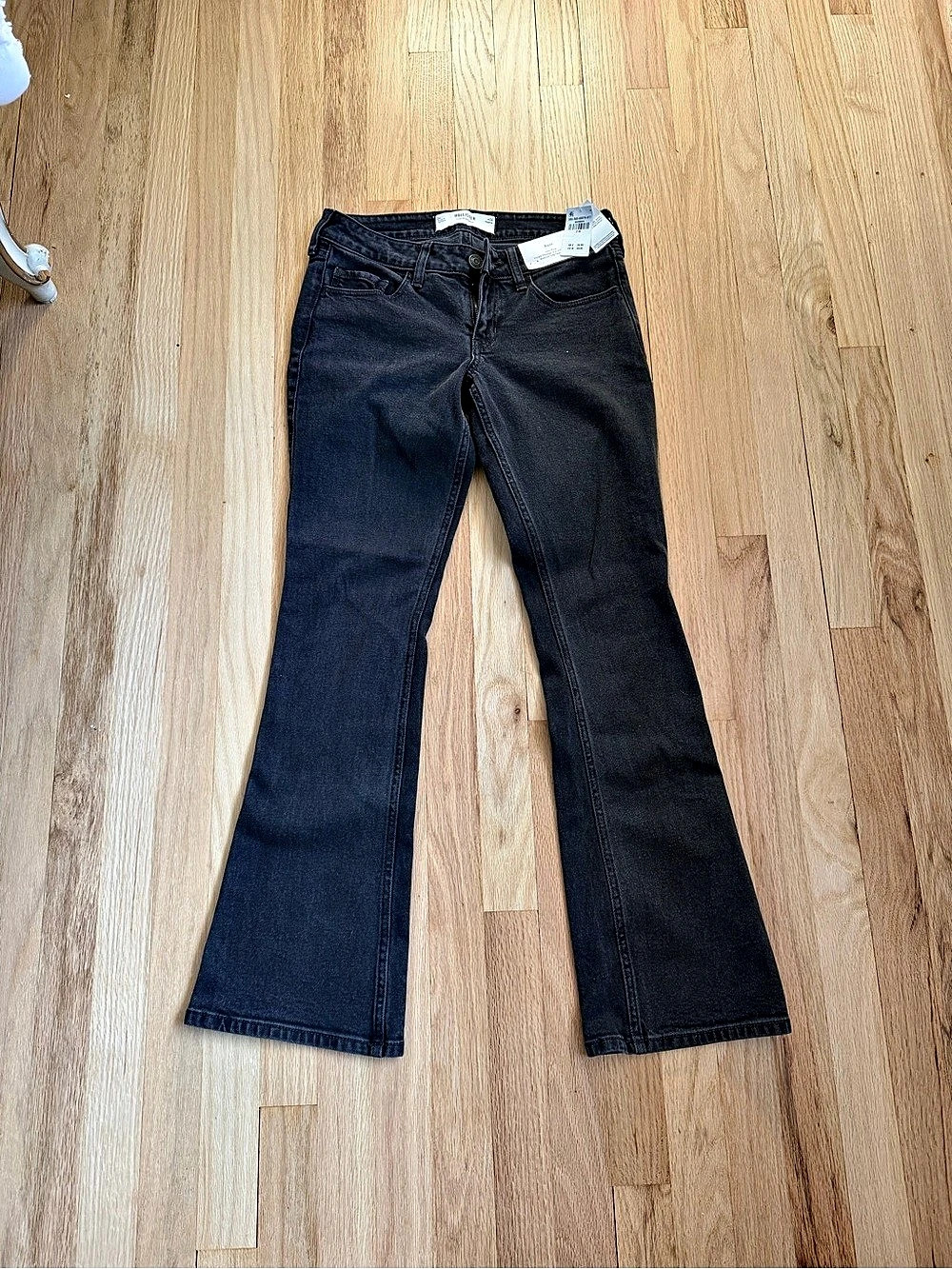 NWT - Hollister Low-Rise Boot Bootcut Jeans - Size 26